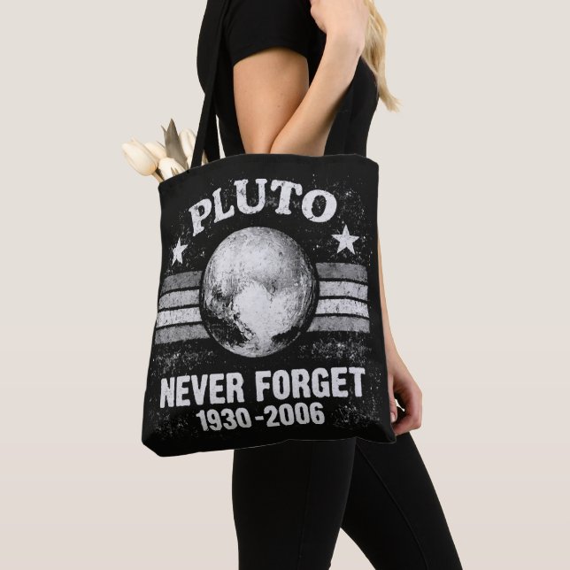 Pluto Never Forget Tote Bag (Close Up)
