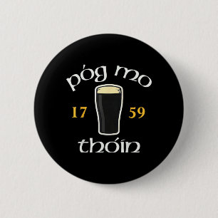 Póg mo thóin funny pog mo thoin irish st patricks 6 cm round badge