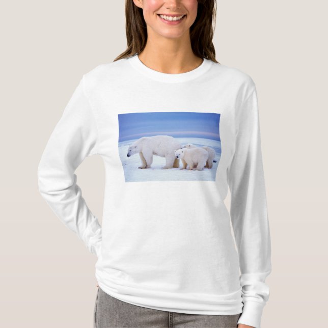 Polar bear sow with cubs T-Shirt (Front)