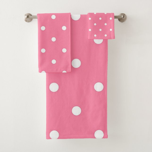 Polka dot pattern bath towel set (Insitu)