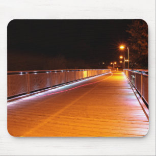 Ponte illuminato di notte - fotografia urbana mouse mat