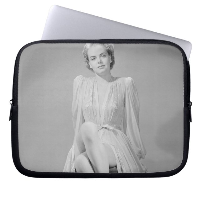 Portrait 2 laptop sleeve (Front)