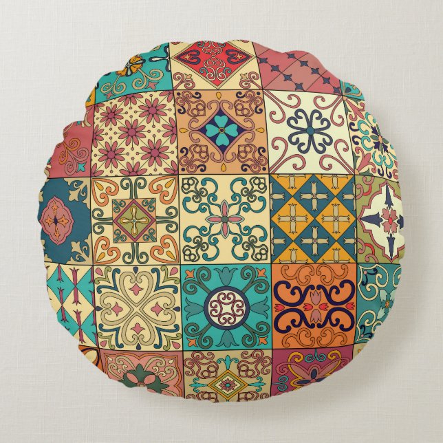 Portuguese tiles: Azulejo style seamless pattern. Round Cushion (Front)