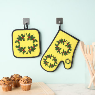 Pot Holder - Wreaths of Holly Leaves and Berries Oven Mitt & Pot Holder Set