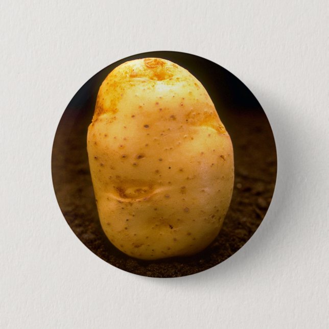 Potato on dirt 6 cm round badge (Front)