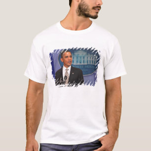 President Barack Obama makes an announcement T-Shirt