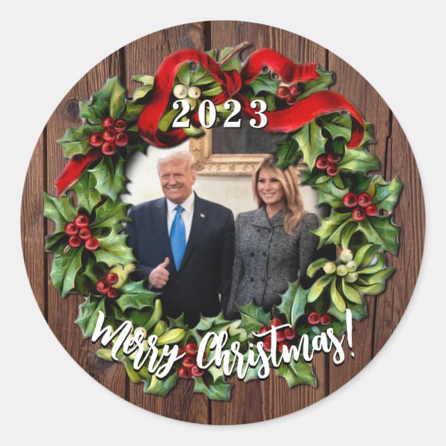 President Donald Trump & Melania 2023 Holly Wreath Classic Round Sticker (Front)