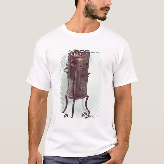 Pressure cooker invented by Denis Papin  1679 T-Shirt (Front)