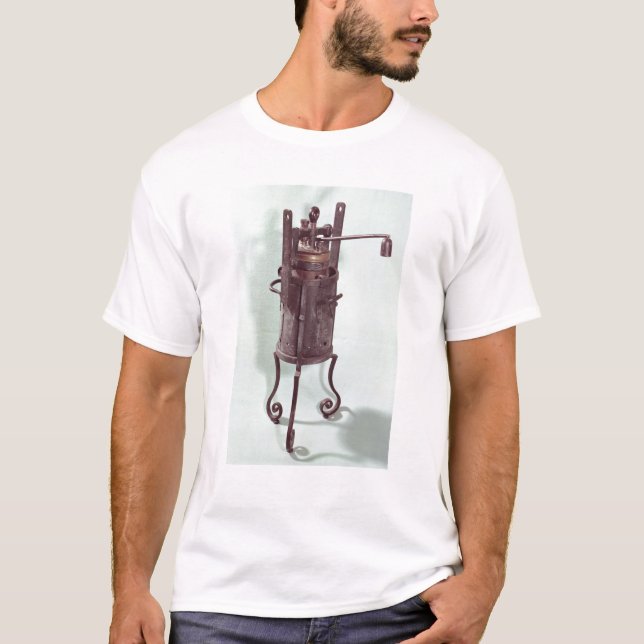 Pressure cooker invented by Denis Papin  1679 T-Shirt (Front)