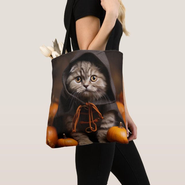 PRETTY HALLOWEEN BROWN TABBY KITTEN CAT TOTE BAG (Close Up)