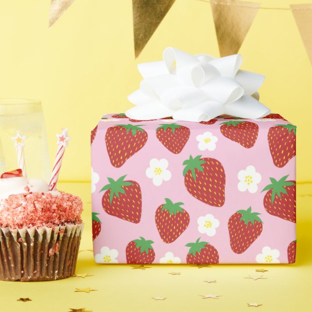 Pretty summer strawberry pattern wrapping paper (Birthday Party)