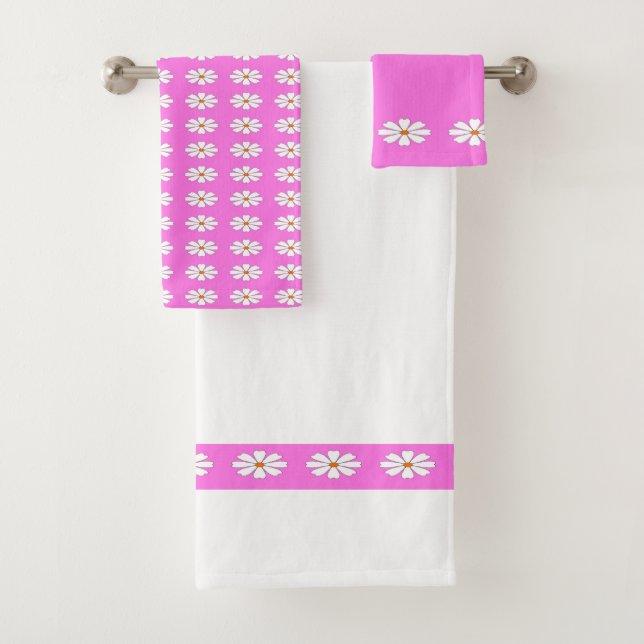 Pretty white daisies pink pattern bath towel set (Insitu)