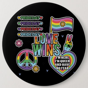Pride day. Love wins. I'm queer and have no fear. 6 Cm Round Badge