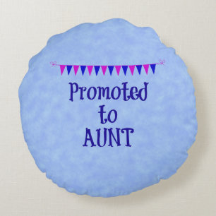 Promoted to Aunt, banner on blue bokeh background Round Cushion