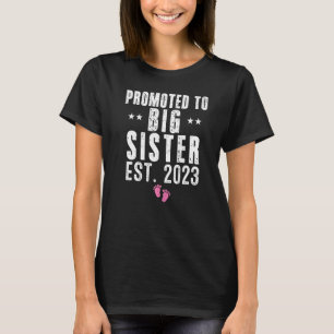 Promoted To Big Sister Est 2023 It's A Girl Pregna T-Shirt