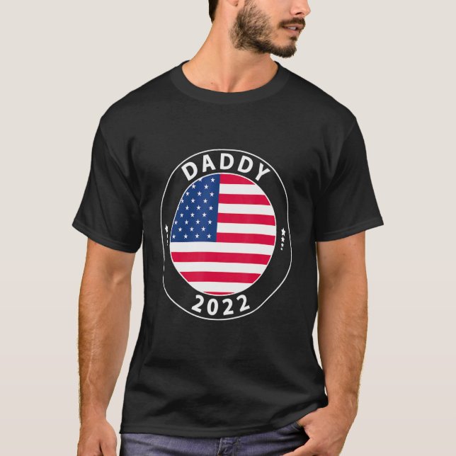 Promoted To Daddy 2022 Father's Day New Dad Announ T-Shirt (Front)
