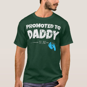 Promoted To Daddy 2022 First Time New Dad Gift T-Shirt