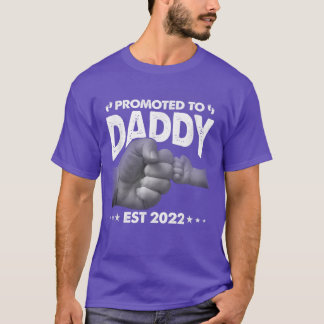 Promoted to Daddy 2022 funny gift for new dad Firs T-Shirt