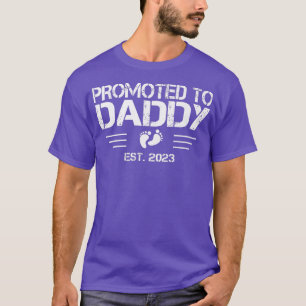 Promoted to Daddy Est 2023 Retro Pregnancy Reveal T-Shirt