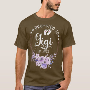 Promoted To Gigi Est 2022 Women Floral First Time  T-Shirt