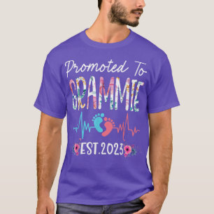 Promoted to Grammie 2023 Mothers Day Christmas Fir T-Shirt