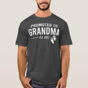 Promoted to Grandma 2022 First Time New Grandmothe T-Shirt