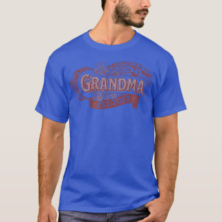 Promoted To Grandma 2022 Vintage Retro Style  T-Shirt