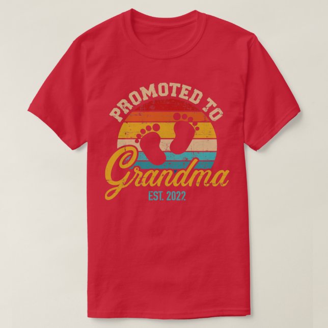 Promoted to grandma 2022 vintage retro T-Shirt (Design Front)