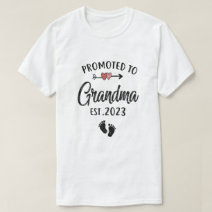 Promoted To Grandma 2023 Funny New Grandma First T T-Shirt