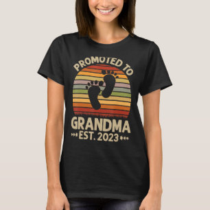 Promoted to Grandma 2023 Vintage for New Grandma F T-Shirt