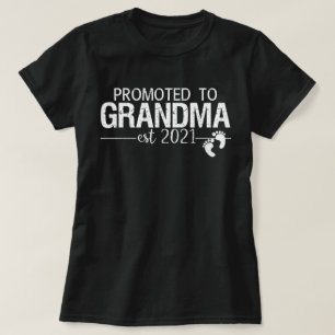 promoted to grandma est 2021 T-Shirt