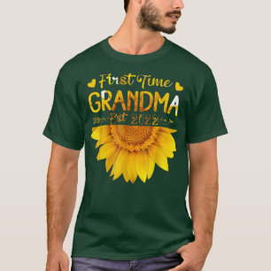 Promoted To Grandma Est 2022 First Time Grandma Su T-Shirt