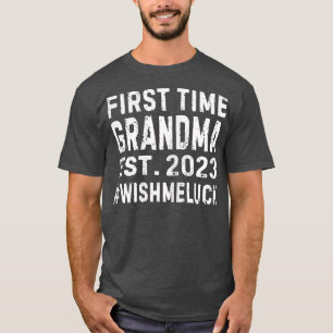 Promoted to Grandma Est 2023 Announce pregnancy T-Shirt