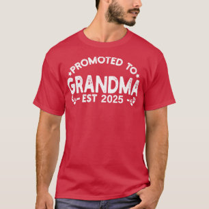 Promoted to Grandma est 2025 T-Shirt