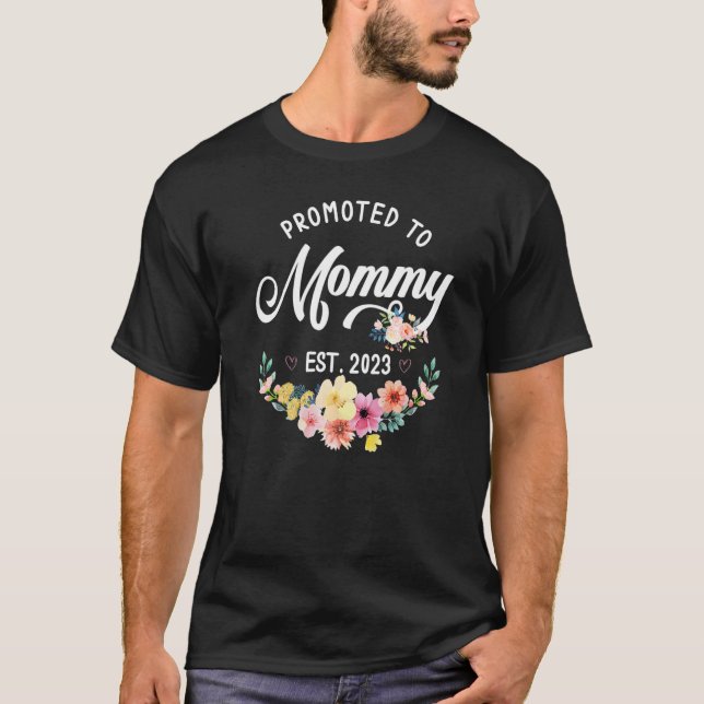 Promoted To Mommy 2023 New Mom 2023 T-Shirt (Front)