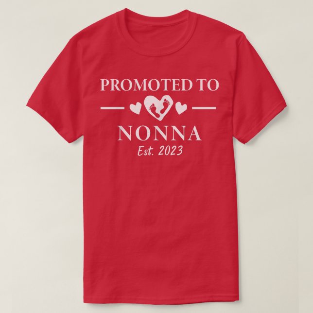 Promoted To Nonna 2023 Nonna Pregnancy Announcemen T-Shirt (Design Front)