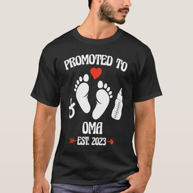 Promoted To Oma 2023 First Time New Grandma Pregna T-Shirt (Front)