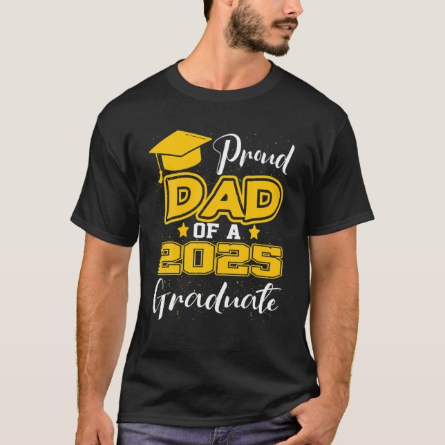 Proud Dad Of A Class Of 2025 Graduate Funny Gradua T-Shirt (Front)
