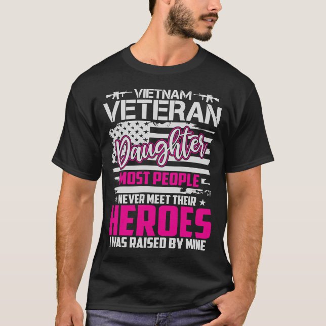  Proud Daughter US Army Vietnam Veteran USA Flag  T-Shirt (Front)