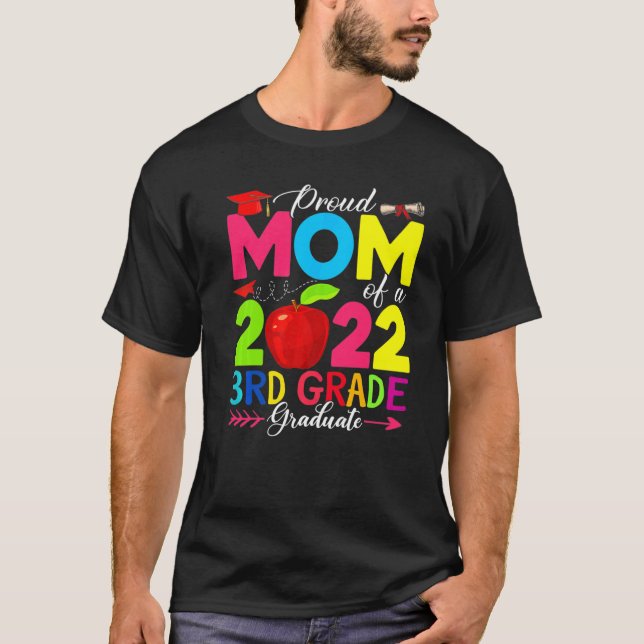 Proud Mom Class Of 2022 Phd 3rd Grade Graduate Doc T-Shirt (Front)