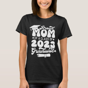 Proud MOM of a Class of 2023 Graduate Retro Simple T-Shirt
