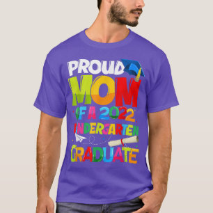 Proud Mum Of 2022 Kindergarten Grade Graduate Moth T-Shirt