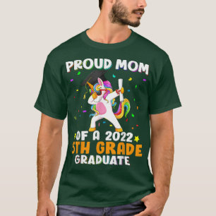 Proud Mum Of A 2022 5th Grade Graduate Dabbing Uni T-Shirt
