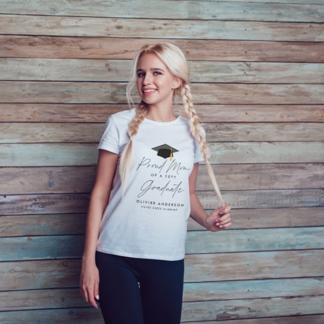 Proud mum of a class of 2022 graduate script T-Shirt (Creator Uploaded)