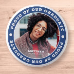 Proud of our Graduate 20XX | Graduation Photo 6 Cm Round Badge<br><div class="desc">This simple and classic design is composed of serif typography and add a custom photo.</div>