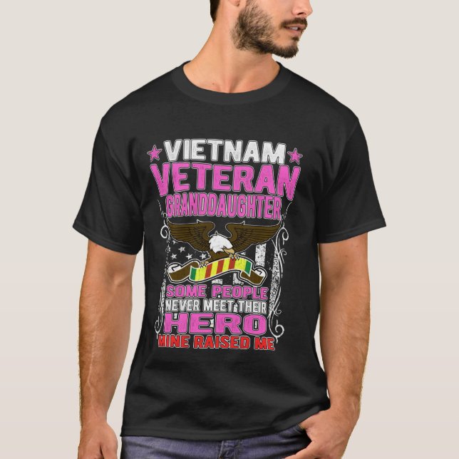 Proud Vietnam Veteran Granddaughter Military Vet G T-Shirt (Front)