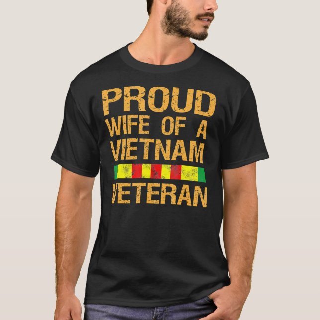  Proud Wife Of A Vietnam Veteran, Veteran's Day T-Shirt (Front)