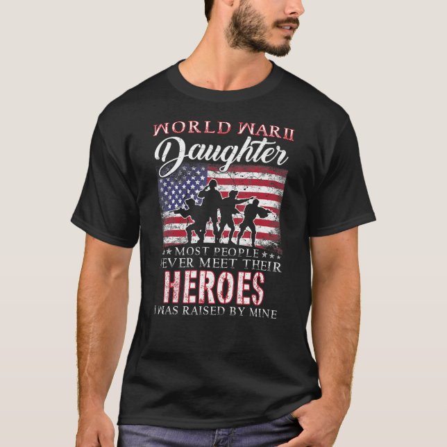  Proud World War 2 Veteran Daughter WW2 Grandchild T-Shirt (Front)