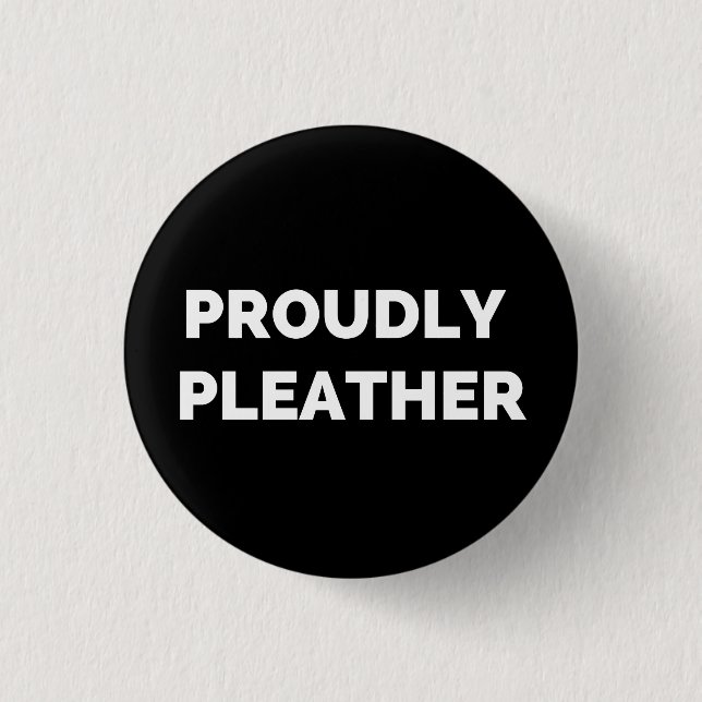 PROUDLY PLEATHER 3 CM ROUND BADGE (Front)