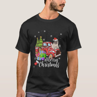 Pug Riding Red Truck Xmas Merry Christmas T-Shirt